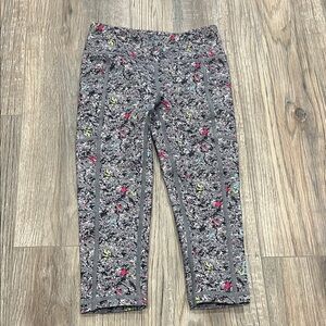 🦄5/25 Reebok Athletic Cropped Leggings